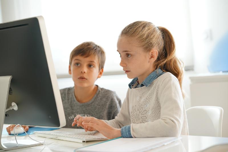 kids at computer